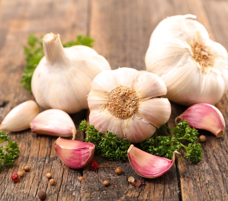 10 Foods High In Estrogen And Their Benefits To Menopausal Women garlic
